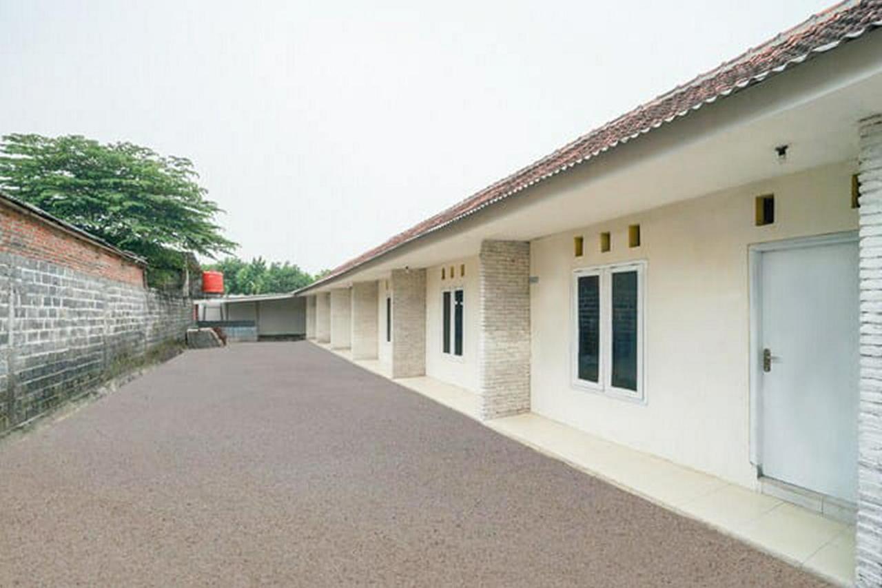 Vegas Homestay Redpartner Probolinggo Exterior photo